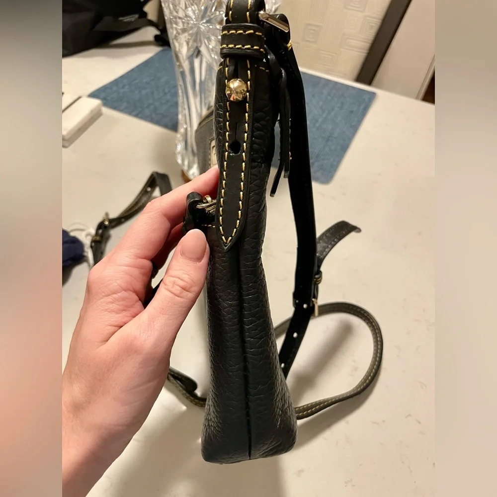 Dooney & Bourke crossbody - Picture 6 of 9